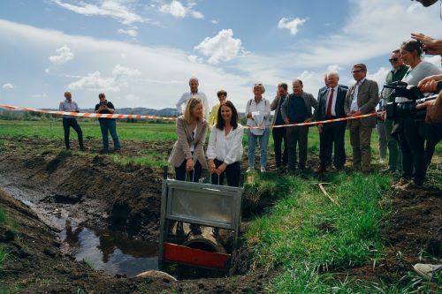 Mercedes-Benz supports climate protection projects