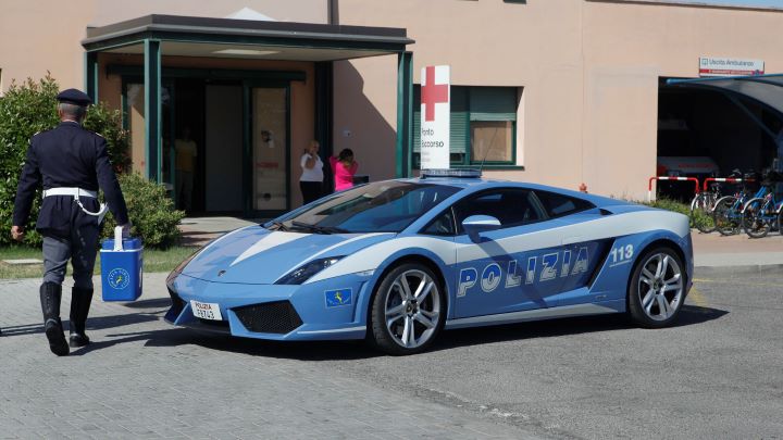 Lamborghini and Italian State Police Celebrate 20 years of collaboration